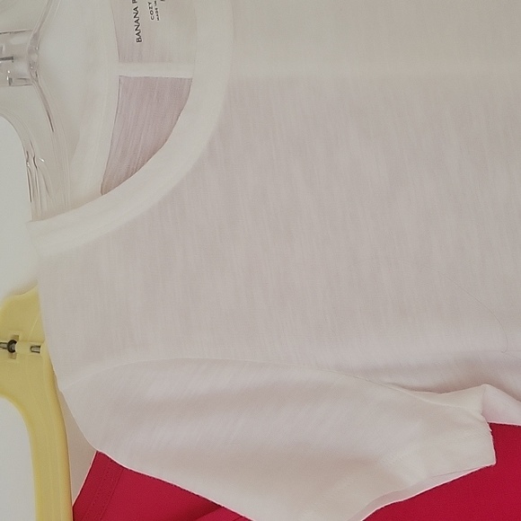 3 Banana Republic light weight t-shirts - Picture 3 of 16